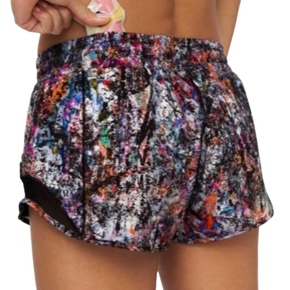Lululemon Hotty Hot Short II 2.5" Vitalize Multi